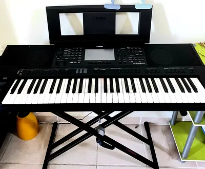 Yamaha PSR‑SX900 + Keyboard Stand   Rarely used • Mint condition