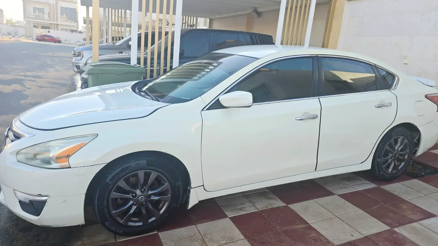 Nissan Altima 2015 — photo 1 of 10
