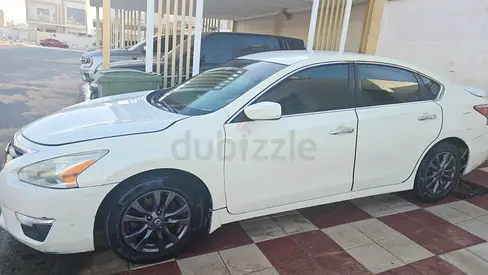 NISSAN ALTIMA SPORT 2015. (18-inch Black Alloy wheels,4 New Tyres)
