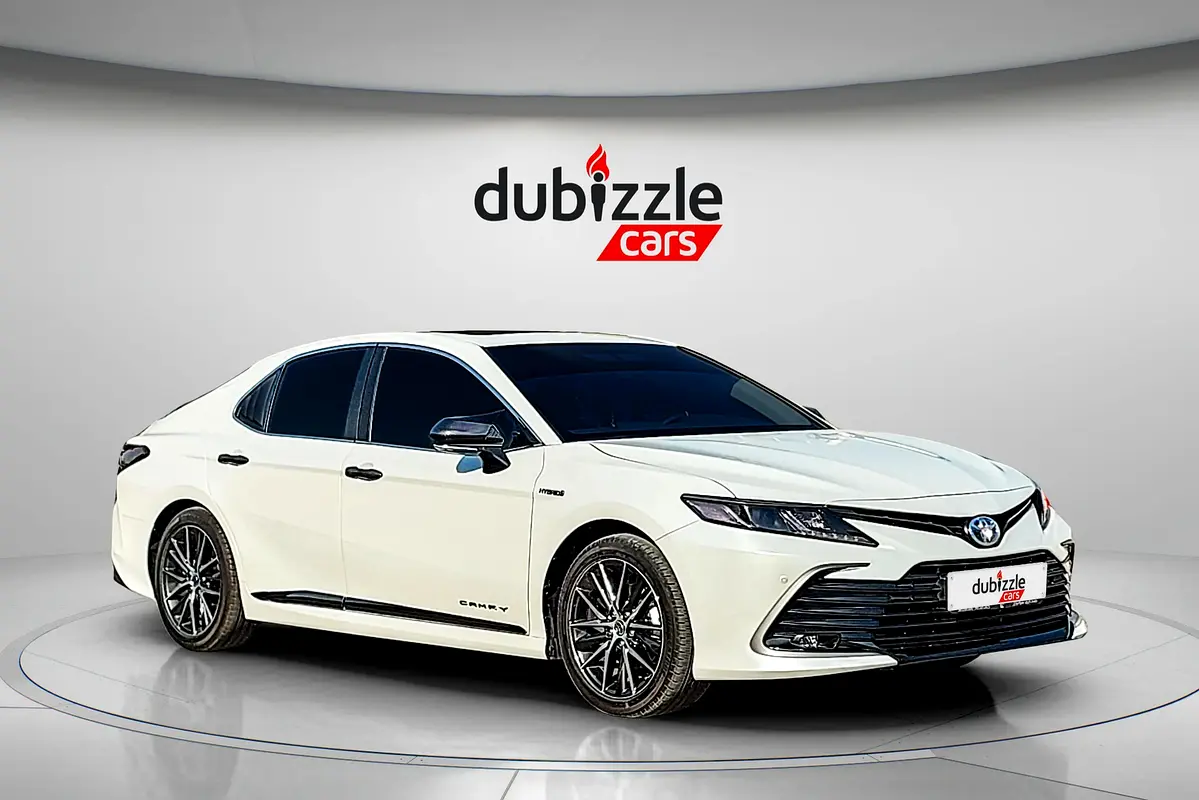 Toyota Camry 2024 — photo 1 of 15