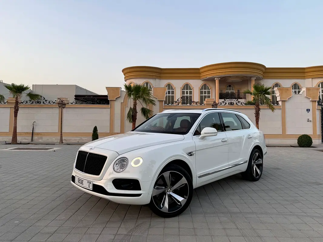 Bentley Bentayga 2020 — photo 1 of 20