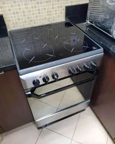 Indesit 60 cm ceramic cook stove