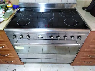 Smeg 5 zone ceramic cook stove