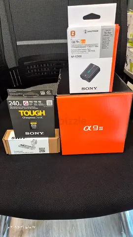 Sony α9 III body + NP-FZ100 battery + CFexpress 240GB + accessories - like new
