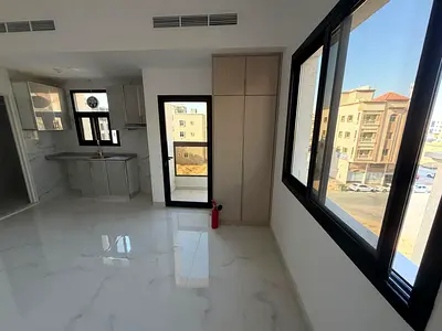 استوديو أول ساكن للإيجار في العالية عجمان ببلكونة وخزائن وتكييف مركزي 23 ألف سنوي 6 دفعات سهل المخرج