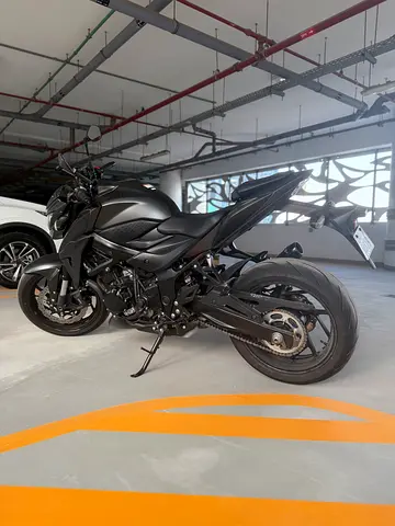 Suzuki GSXS750