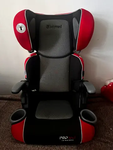 Red and black high-back booster car seat (child) - Good condition