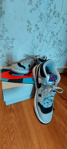Kicks shoes Trevor Scott