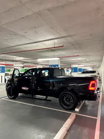 Dodge Ram 1500 Laramie Longhorn — Full Option