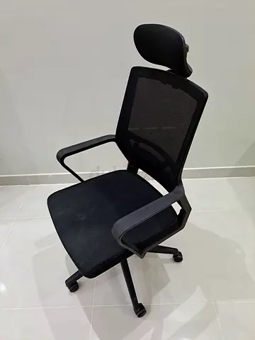 Ergonomic Black Mesh Office Chair with Headrest