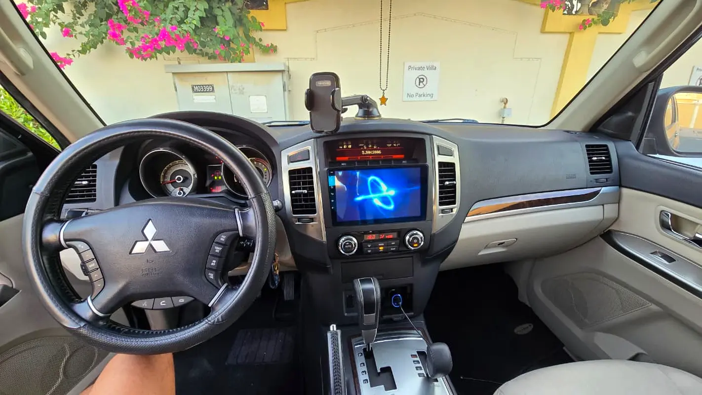 Mitsubishi Pajero 2015 — photo 1 of 12