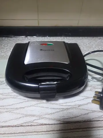 Compact sandwich maker / panini press - good working condition