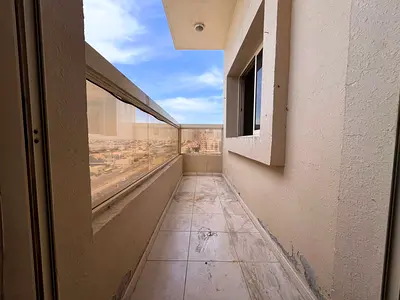 🏢 شقة غرفتين وصالة للإيجار عجمان النعيمية 2 مساحة كبيرة 3 حمام تكييف مركزي قريبة دبي بسعر 32000 درهم