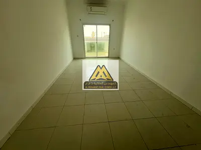 شقة غرفة وصالة بمساحة واسعة وبلكونة مميزة وصالة منفصلة قرب مخرج الشارقة في المويهات 3 عجمان
