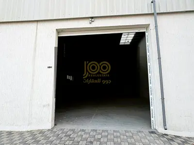 Electricity 35 | Warehouse strategically located on a main street for all activities