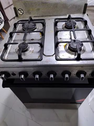 Used 4-Burner Gas Stove with Oven - Functional, Needs Cleaning