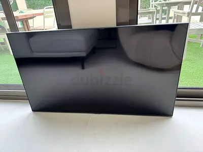 Sleek 43” 4K Smart TV – Excellent Condition