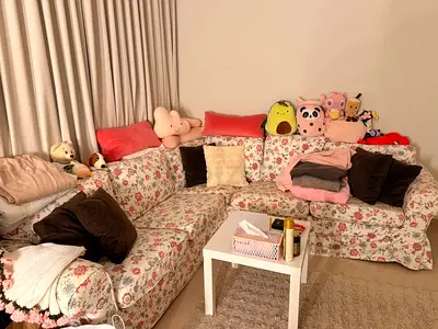 IKEA Floral Corner Sofa 🌸
Beautiful and cozy IKEA corner sofa in excellent condition, small table