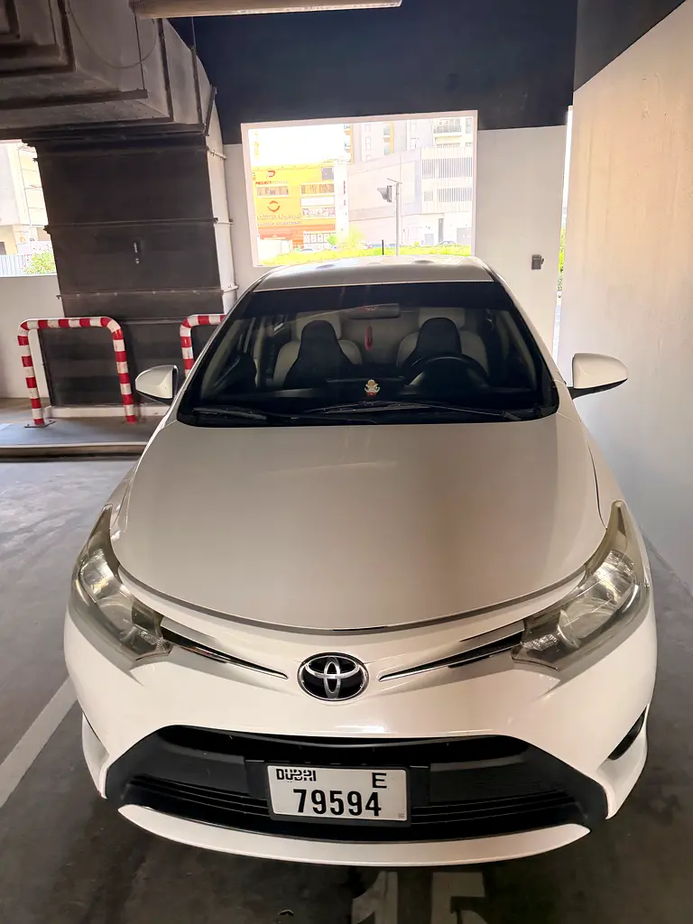 Toyota Yaris 2014 — photo 1 of 8