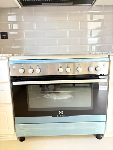 Electrolux freestanding gas oven and stove - excellent condition
