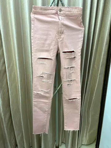 Light Pink Distressed Skinny Jeans — Size Medium