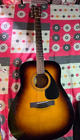 Yamaha guitar