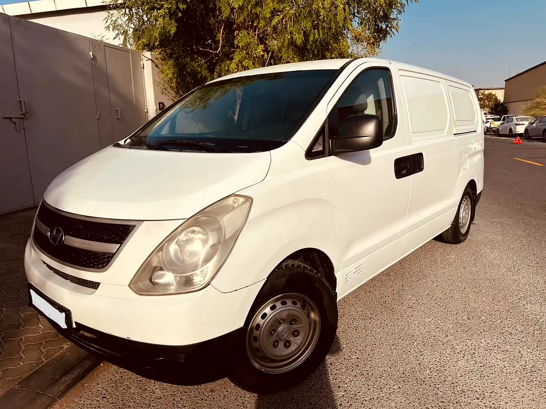 Hyundai H1 2013 — photo 1 of 17
