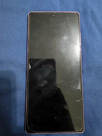 Used Samsung smartphone with cracked screen protector only no screen damage
