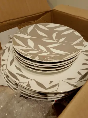 Kitchen plates/dinner set