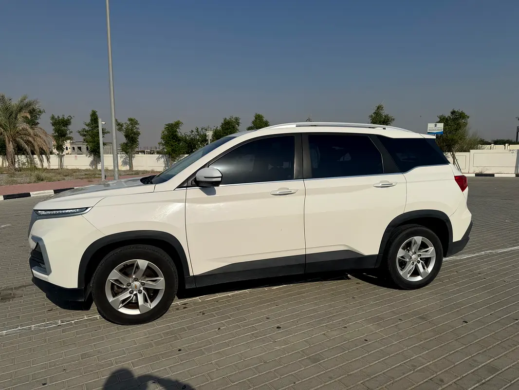 Chevrolet Captiva 2022 — photo 1 of 6