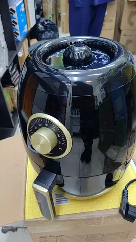 Compact Black Air Fryer with Mechanical Controls - Good Condition