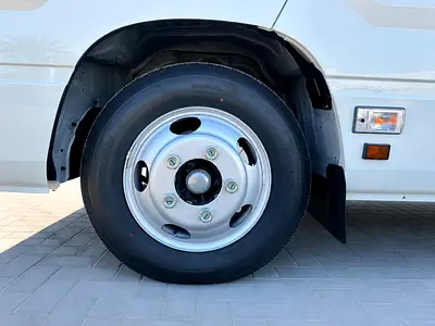 2025 Toyota COASTER thumbnail 18