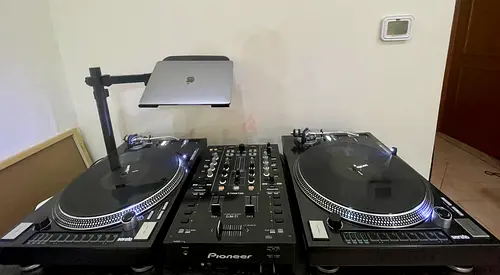 DJ Turntables Set