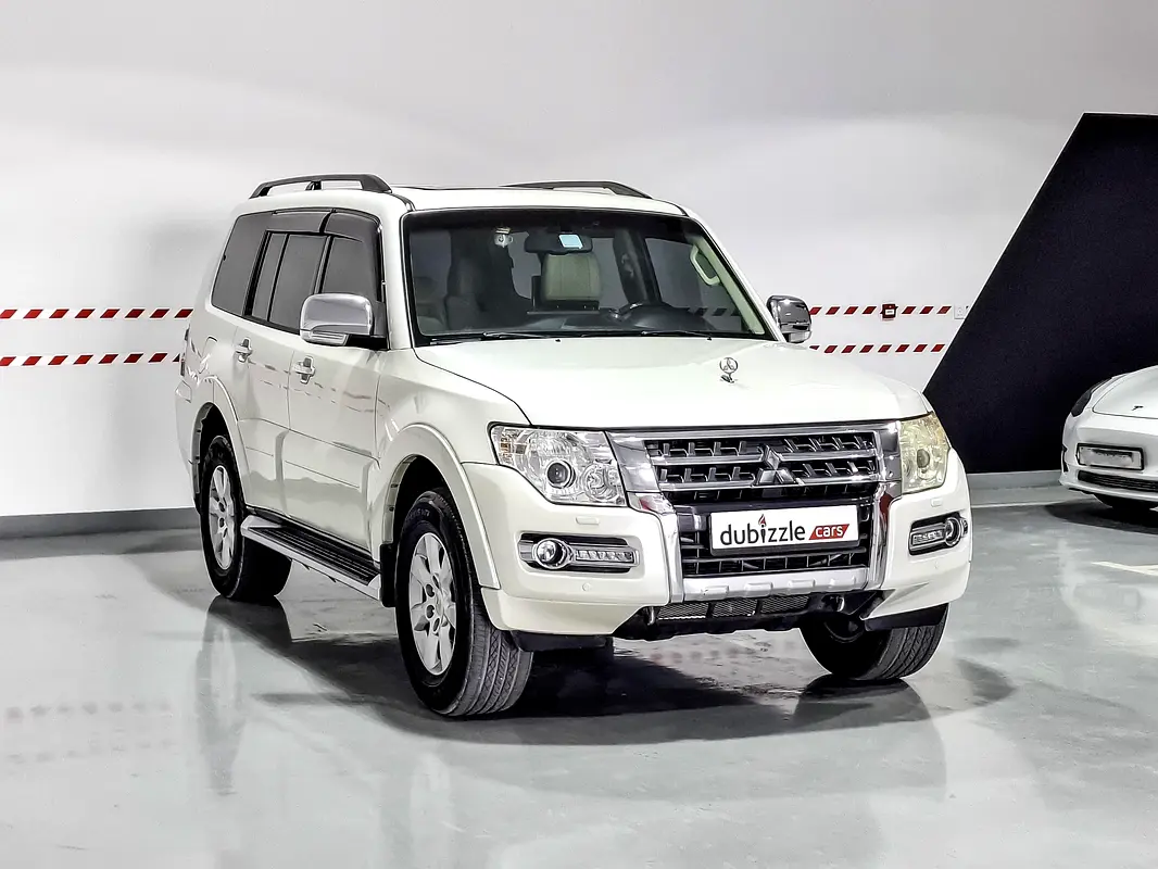Mitsubishi Pajero 2015 — photo 1 of 15
