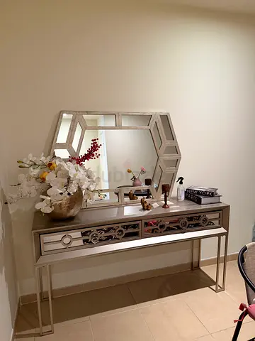 Mirrored Console Table with Decorative Mirror and Vase (Good Condition)
