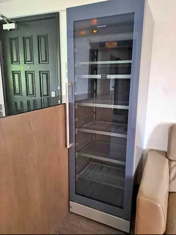 Siemens IQ700 wine fridge dual temperature bottle 120