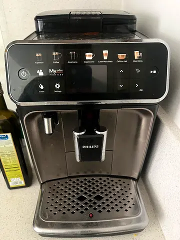 Philips LatteGo 5400 Fully Automatic Coffee Machine – Excellent Condition