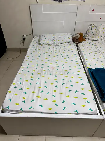 2 single beds with mattress