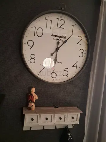 The one big meatl clock +shelf