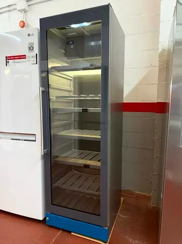 Siemens latest model wine fridge 199 bottle