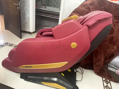 Isukoshi Full-body Electric Massage Chair - Burgundy, Good Condition