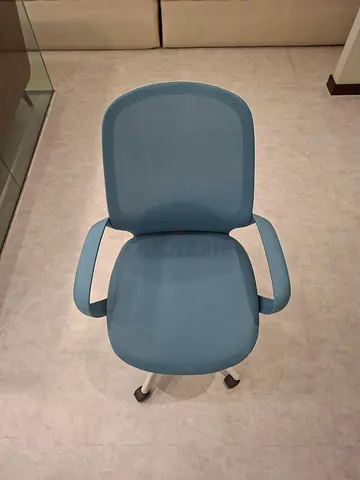 Set of 4 Blue Ergonomic Office Chairs with Armrests and Wheels
