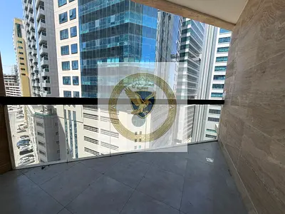شقة غرفتين ماستر تصميم مريح، مع حمام مخصص للضيوف وباركن مجاني. موقع مميز مناسب للسكن العائلي والراحة.