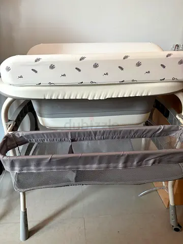 Baby diaper changing station
