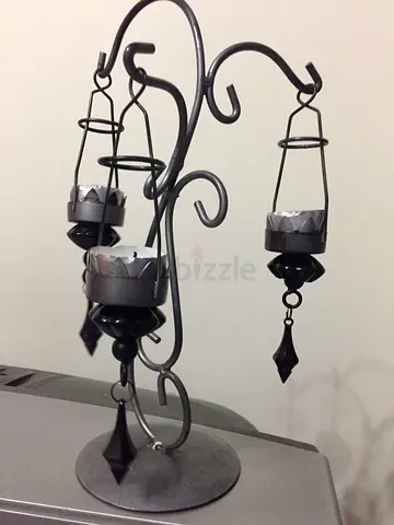 Metal Hanging Tea Light Candle Holder Stand with 3 Decorative Holders