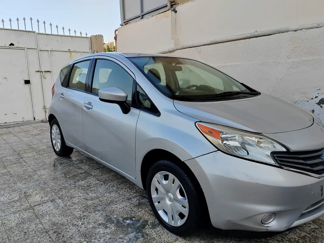 Nissan Versa 2016 — photo 1 of 7