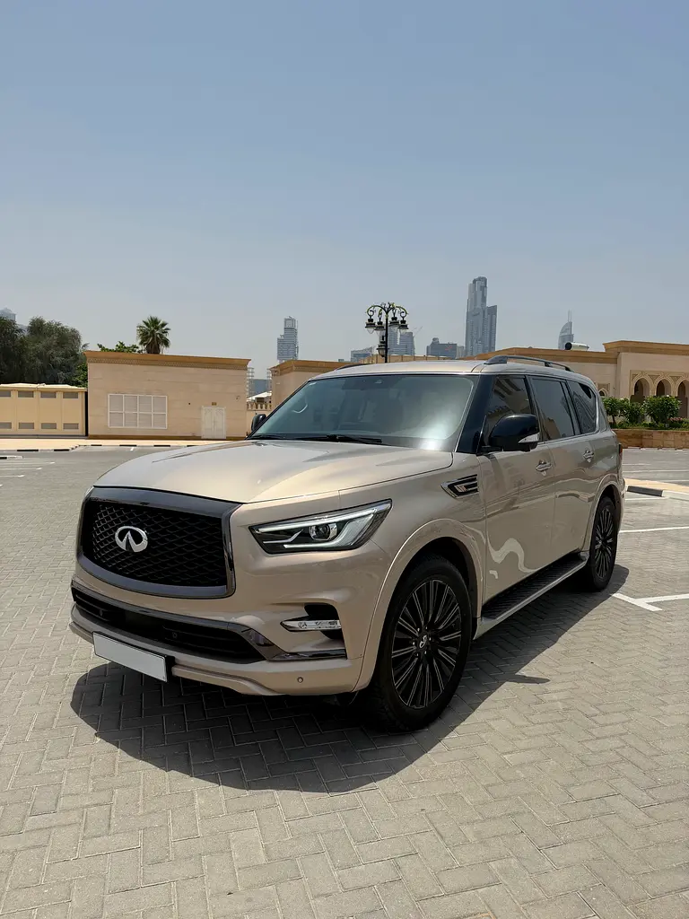 Infiniti QX80 2024 — photo 1 of 10