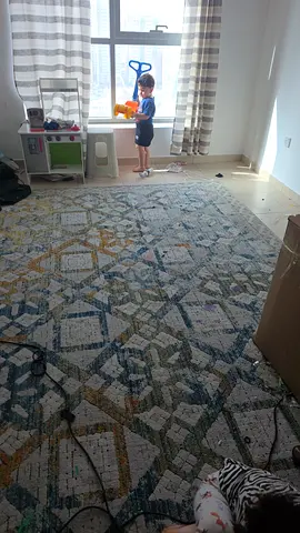 Large modern patterned area rug – good condition