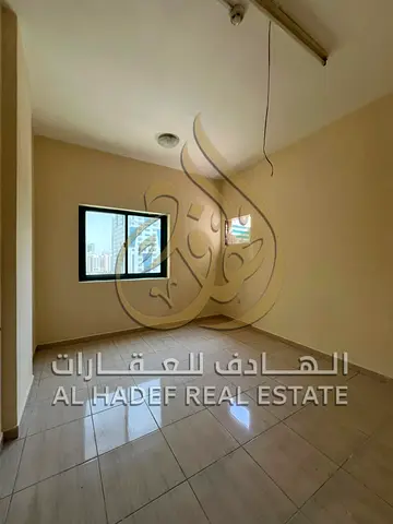 للإيجار السنوي في القاسمية الند | شقة غرفتين وصالة ودفعات مرنة