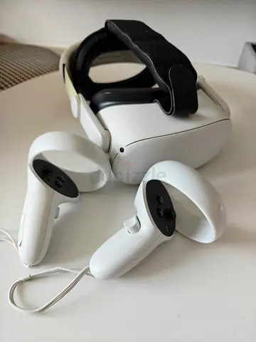 Oculus/Meta Quest 2 VR Headset with Controllers - Good Condition